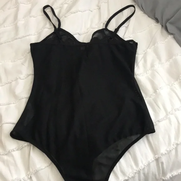 3/$15 Fashion Nova Floral Mesh Bodysuit - Picture 4 of 4